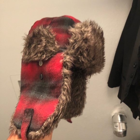 Vans sz 10, and assorted hats - Picture 3 of 4